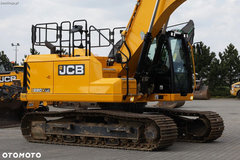 JCB 220X - 12
