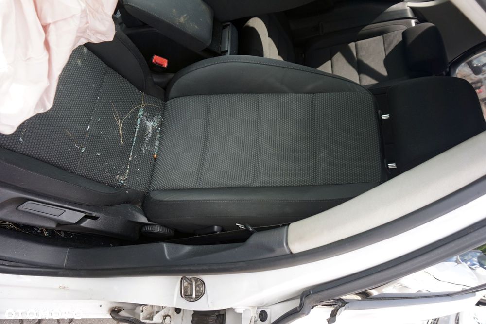 VOLKSWAGEN GOLF VI 5D HB 2011 LB9A 1.6 TDI CAYC 105KM LUB BIAŁY na części - 12