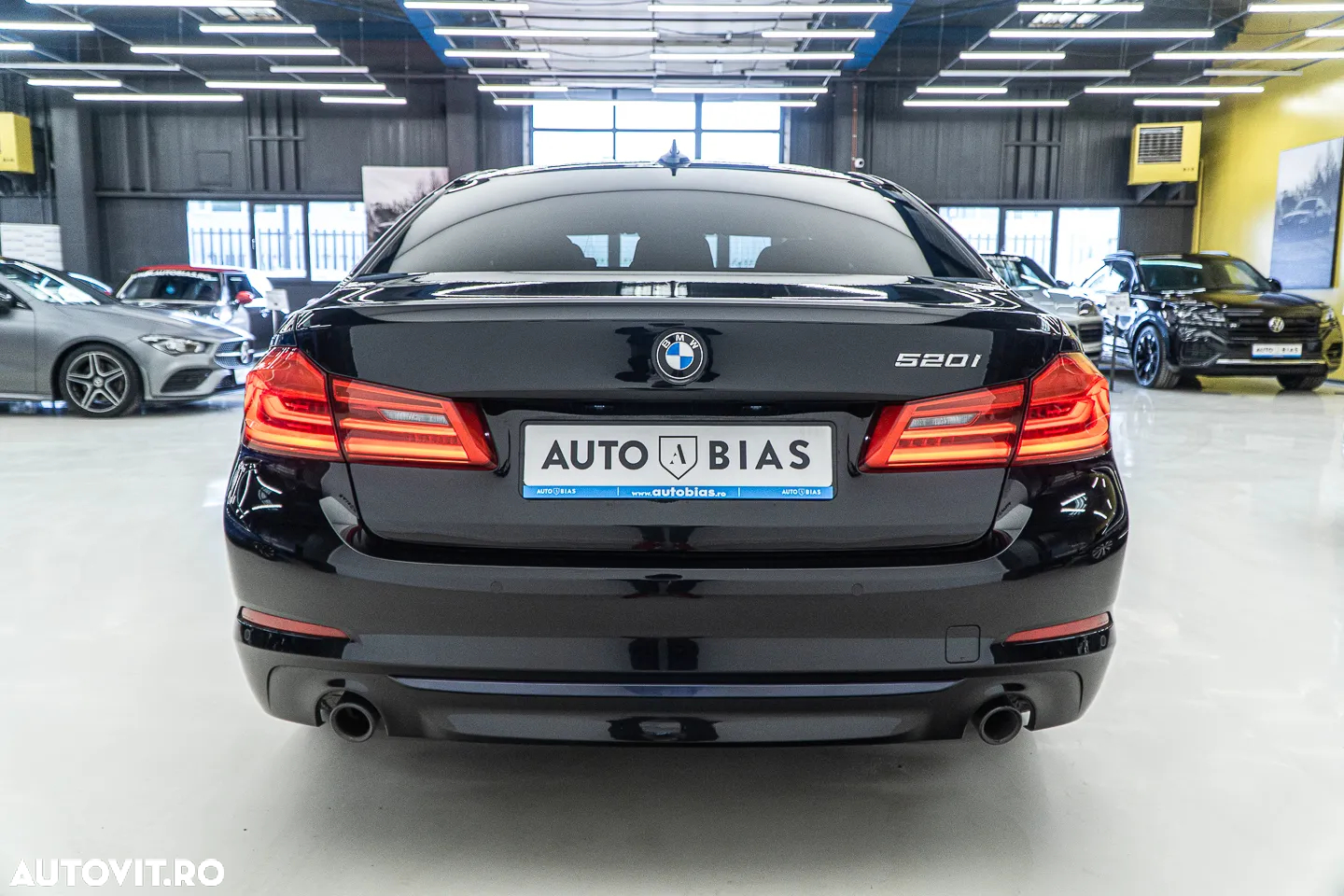 BMW Seria 5 520i Aut. Sport Line - 26