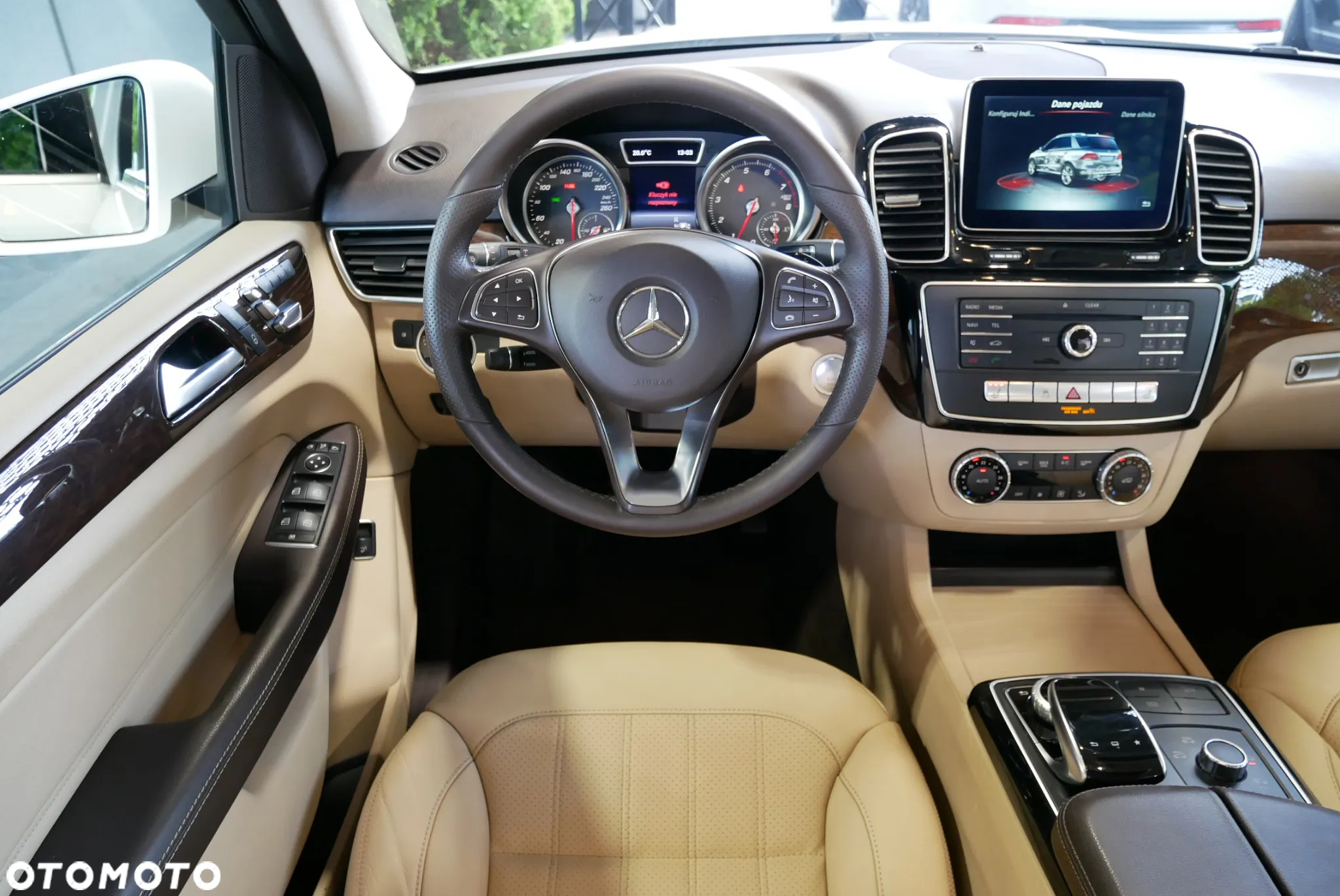 Mercedes-Benz GLE - 12