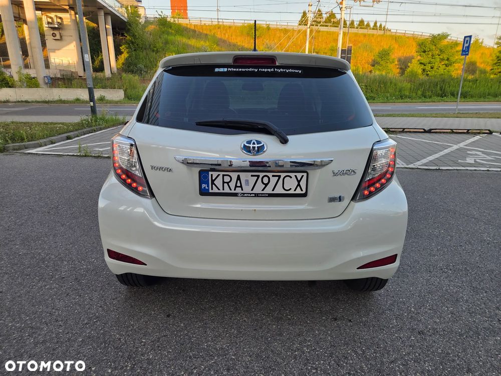 Toyota Yaris Hybrid 100 Dynamic - 9