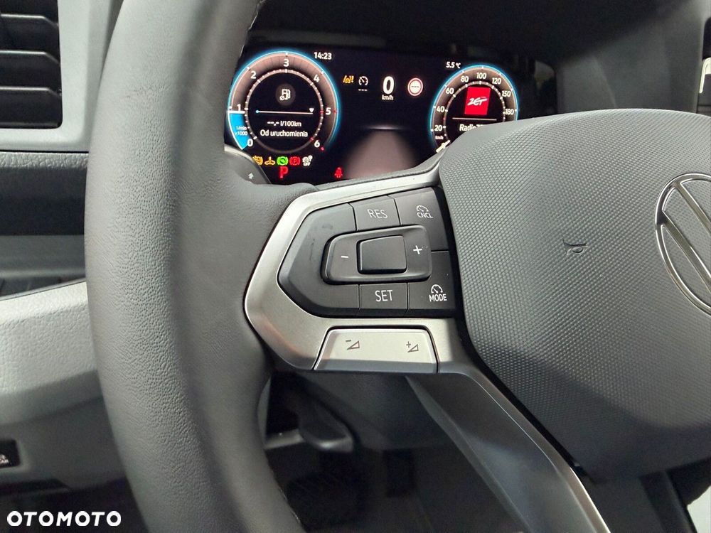 Volkswagen Crafter Crafter 35 Podwozie z pojedynczą kabiną silnik: 2,0 l EURO VI SCR 163 KM / skrzynia biegów: Przedni napęd automatyczna 8-biegowa rozstaw osi: 4490 mm - 12