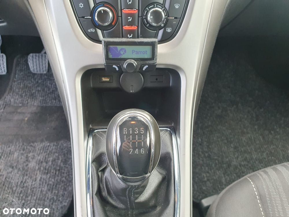 Opel Astra 1.4 Turbo Design Edition - 28