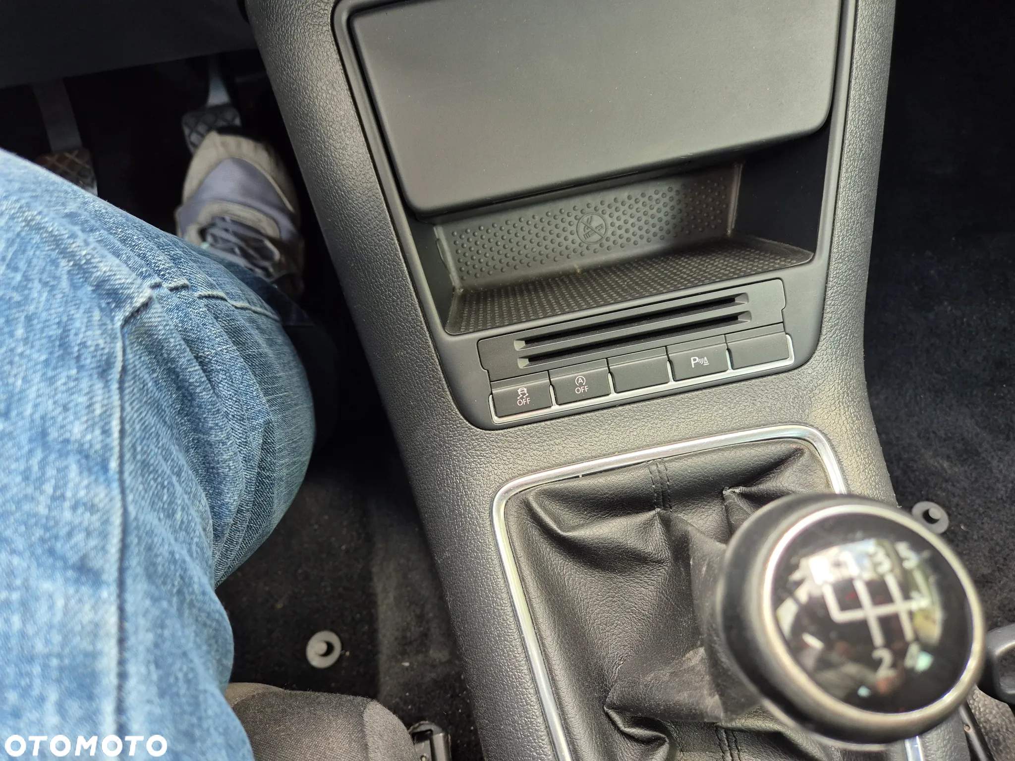 Volkswagen Golf Plus 1.6 TDI Comfortline - 32