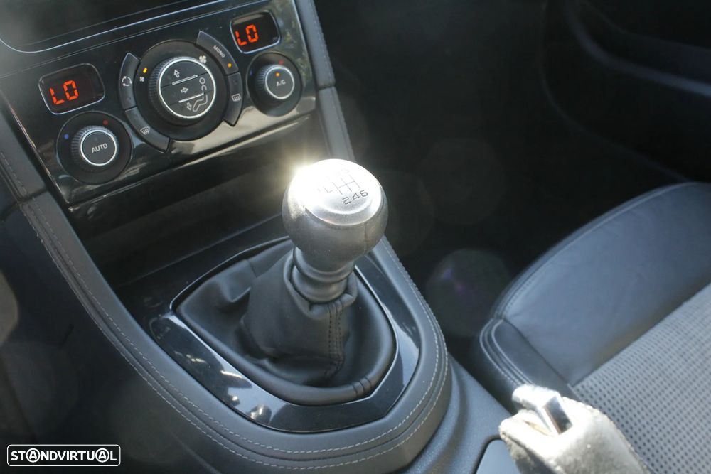 Peugeot RCZ 1.6 THP SE Black Yearling - 17