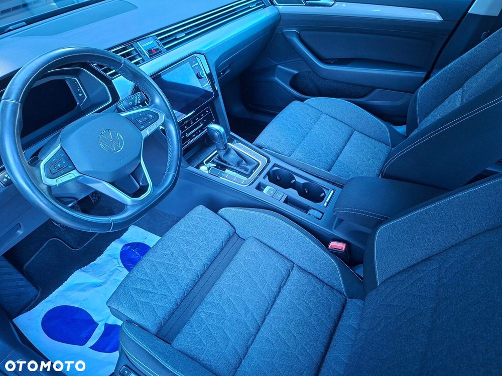 Volkswagen Passat - 12