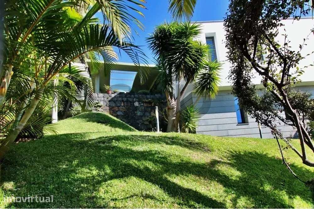 Moradia com arquitectura única no GARAJAU, na Ilha da Madeira - Grande imagem: 2/45