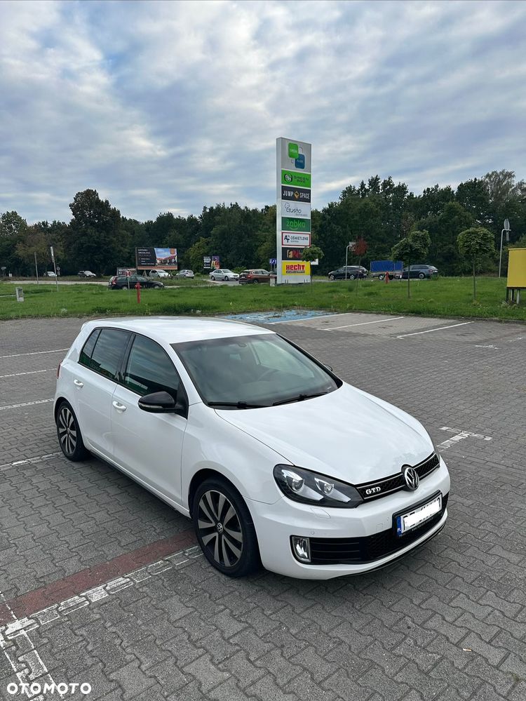 Volkswagen Golf 2011 photo 2