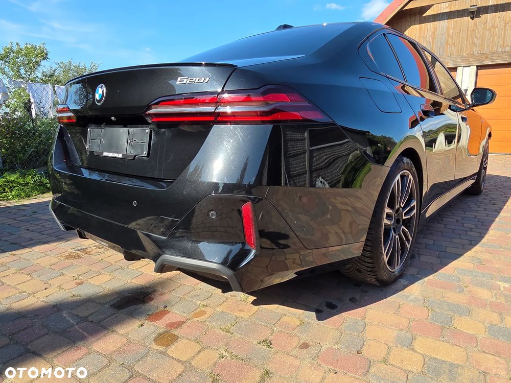 BMW Seria 5 520i M Sport Edition - 1