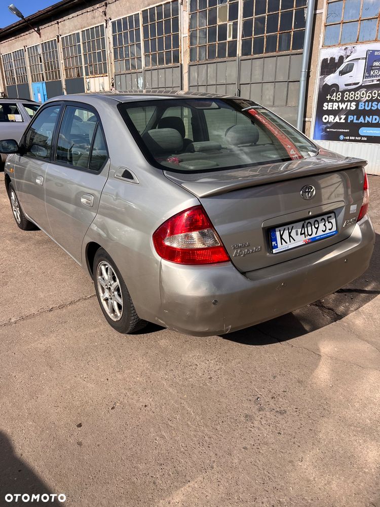 Toyota Prius - 4