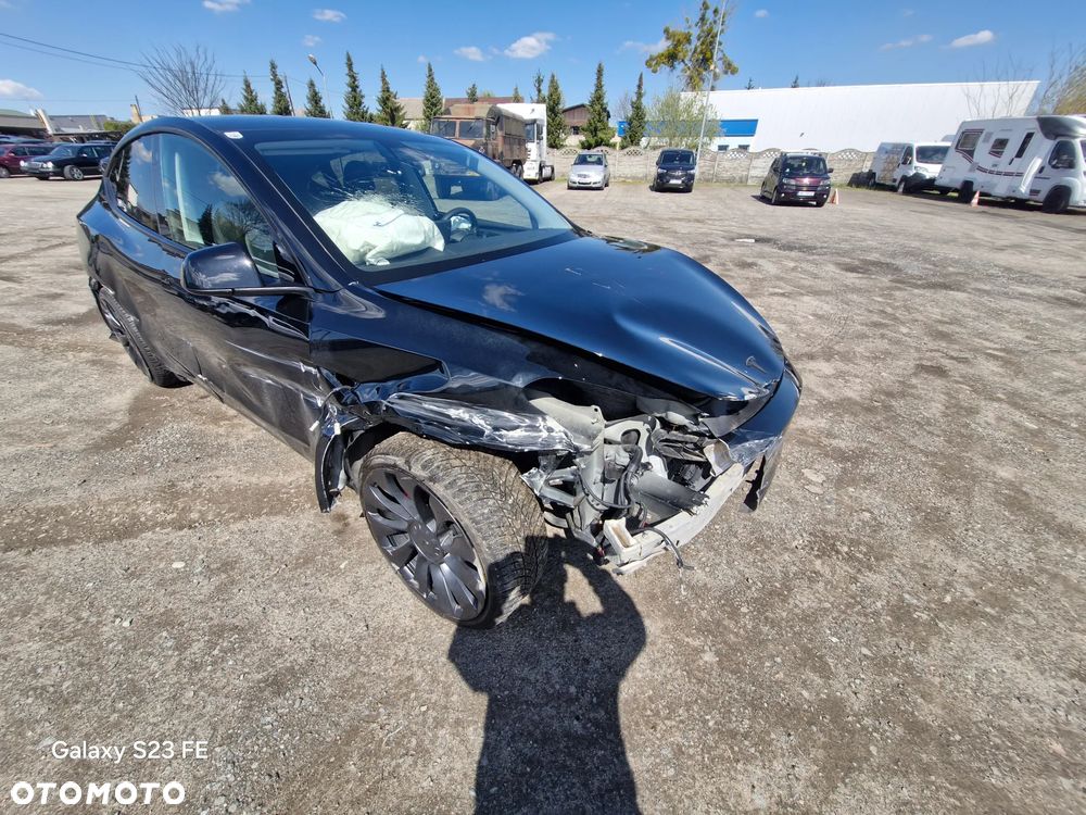 Tesla Model Y Performance Dual Motor AWD - 9