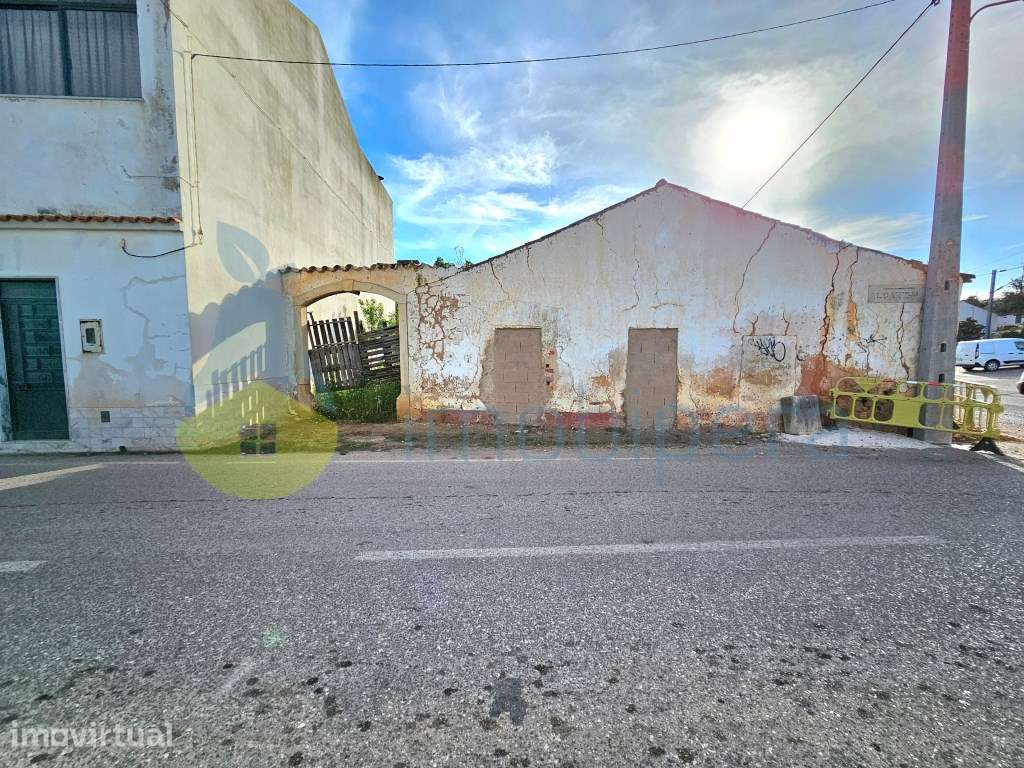 Moradia em ruínas, armazém, e respectivo terreno, em Alcantarilha G... - Grande imagem: 2/15