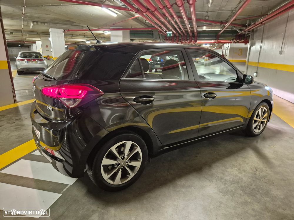 Hyundai i20 1.1 CRDi Blue Access+Bluetooth - 11