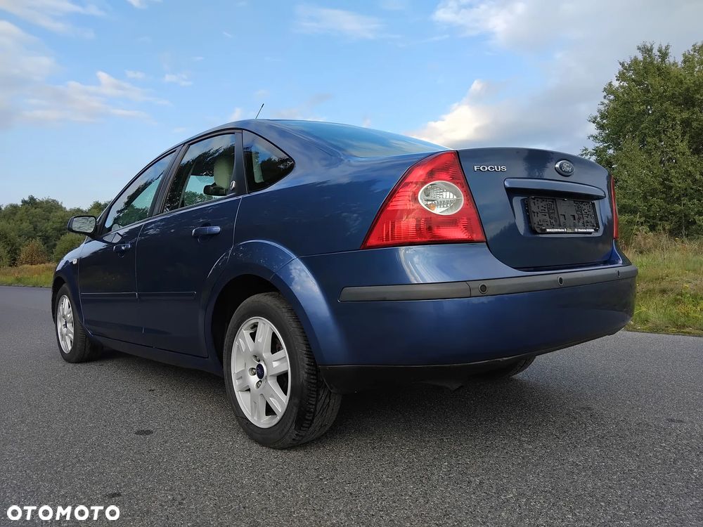 Ford Focus 1.6 Ghia - 8