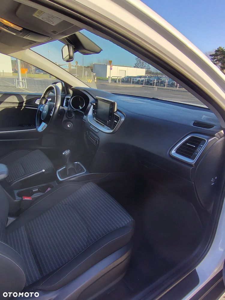 Kia XCeed 1.5 T-GDI M - 24