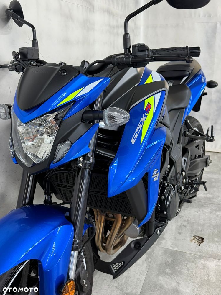 Suzuki GSX - 38
