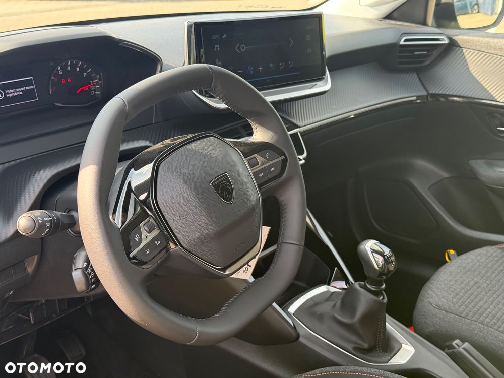 Peugeot 208 - 10