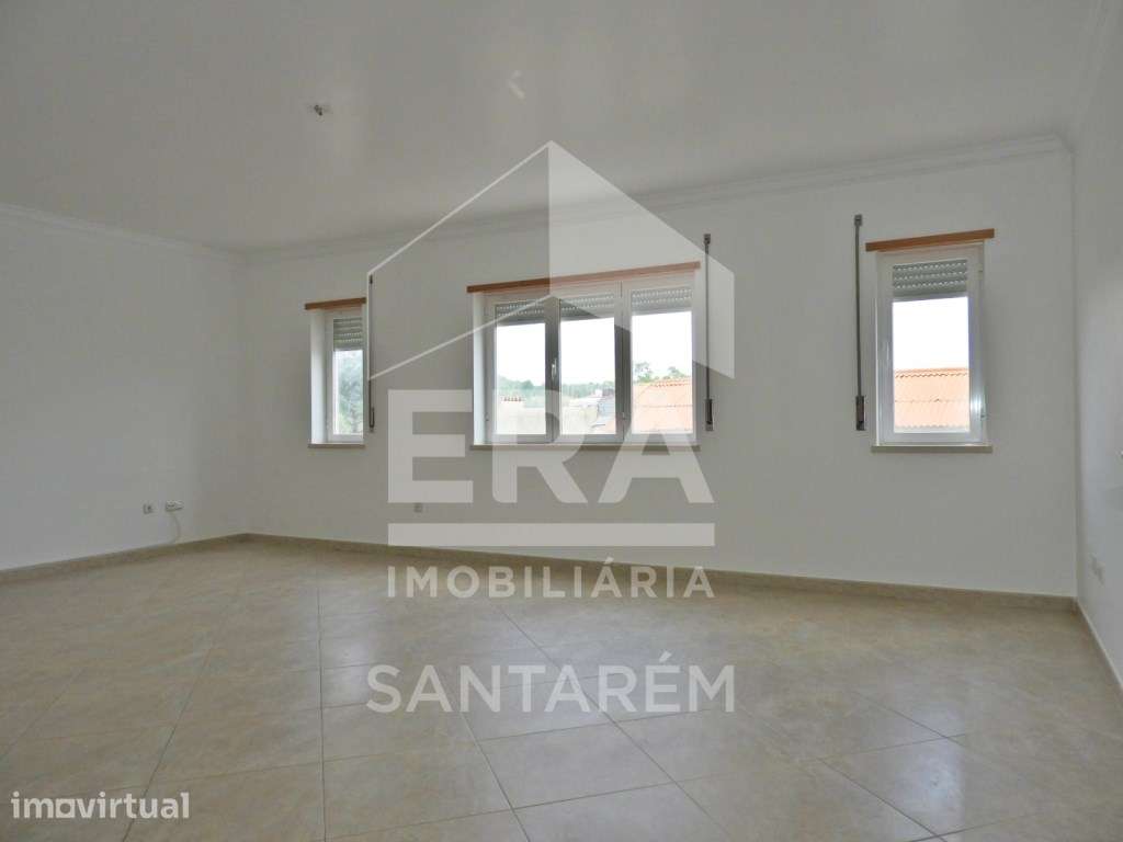 Apartamento T2 com garagem para 2 carros - Grande imagem: 3/13