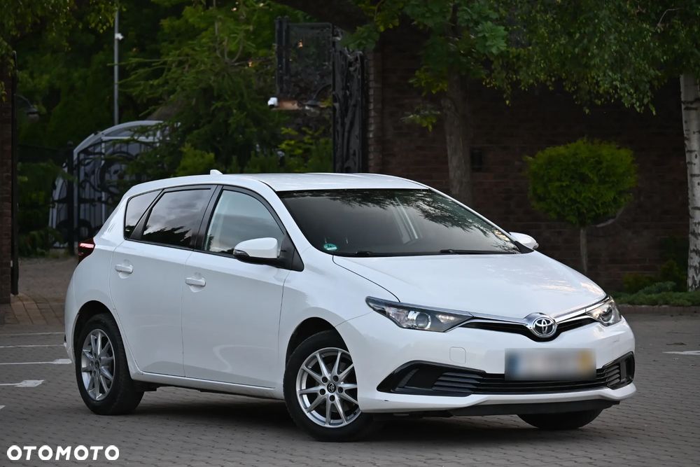 Toyota Auris 1.33 VVT-i Premium + - 8
