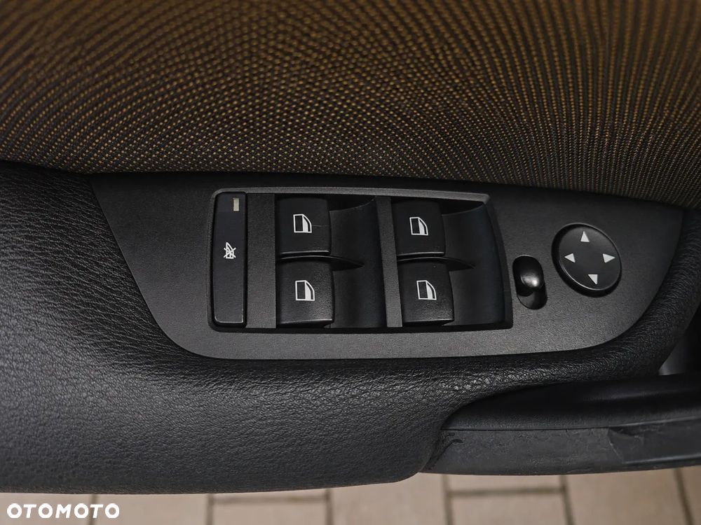 BMW X1 sDrive18i xLine - 20