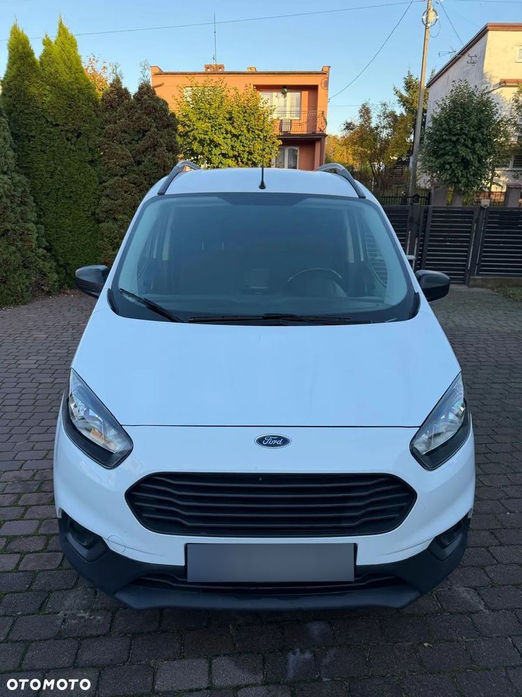 Ford Transit Courier 2023 photo 2
