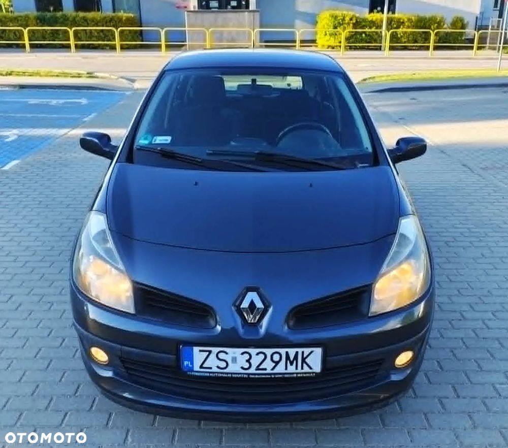 Renault Clio 1.2 16V Confort Authentique - 11