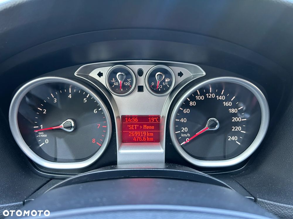 Ford Focus 1.6 Ghia - 12