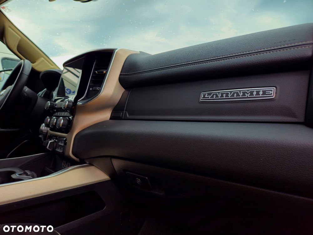 RAM 1500 5.7 Crew Cab Longbed Laramie Chrome - 35