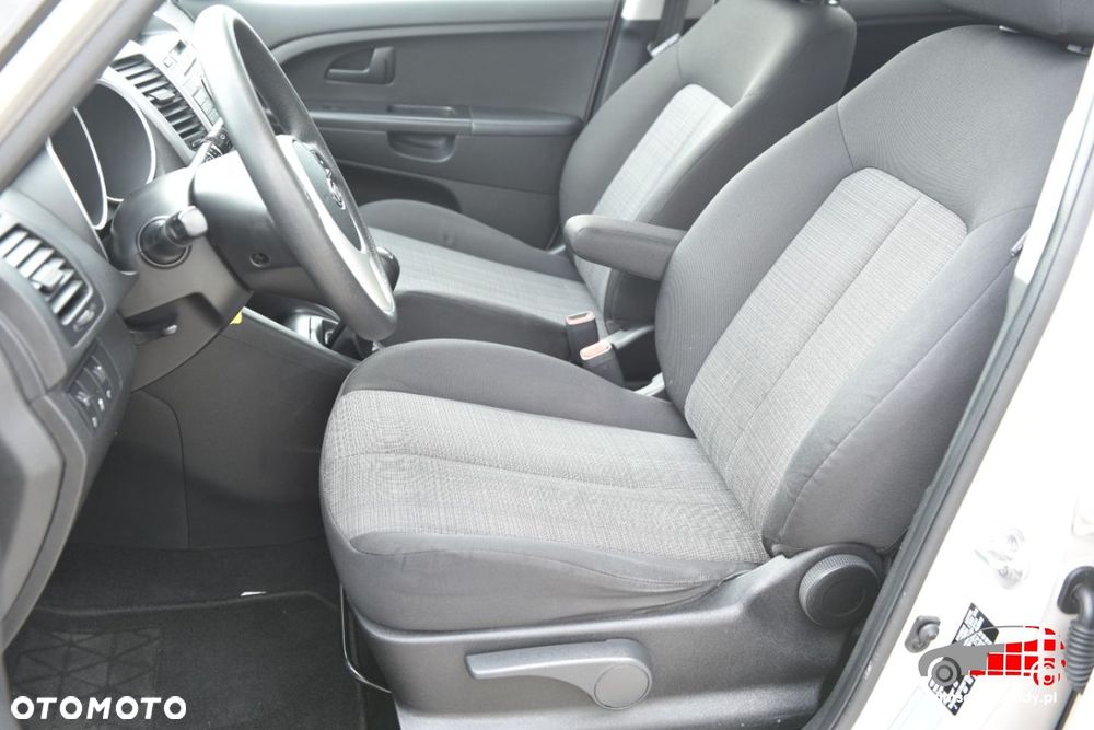 Kia Venga - 17