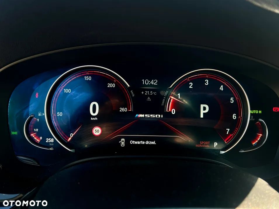 BMW Seria 5 M550i xDrive - 11