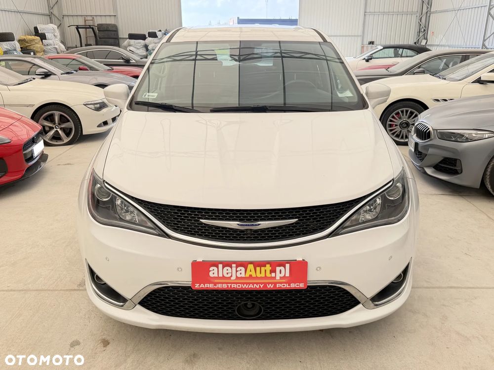 Chrysler Pacifica - 10
