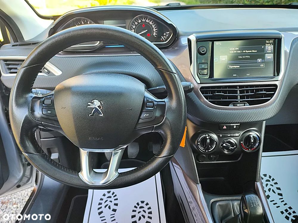 Peugeot 2008 1.2 Pure Tech Active - 12