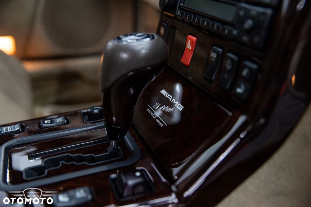 Mercedes-Benz SL - 23