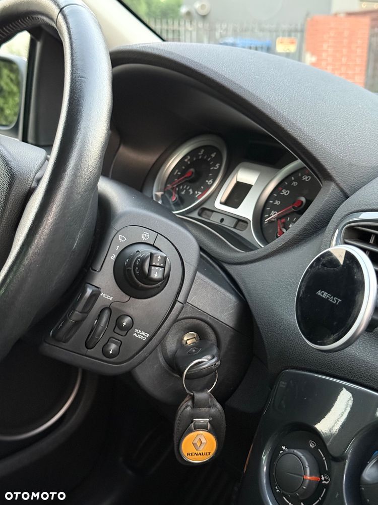 Renault Clio 1.6 16V Expression - 23