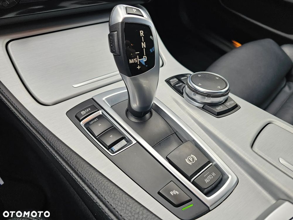 BMW Seria 5 520d - 23