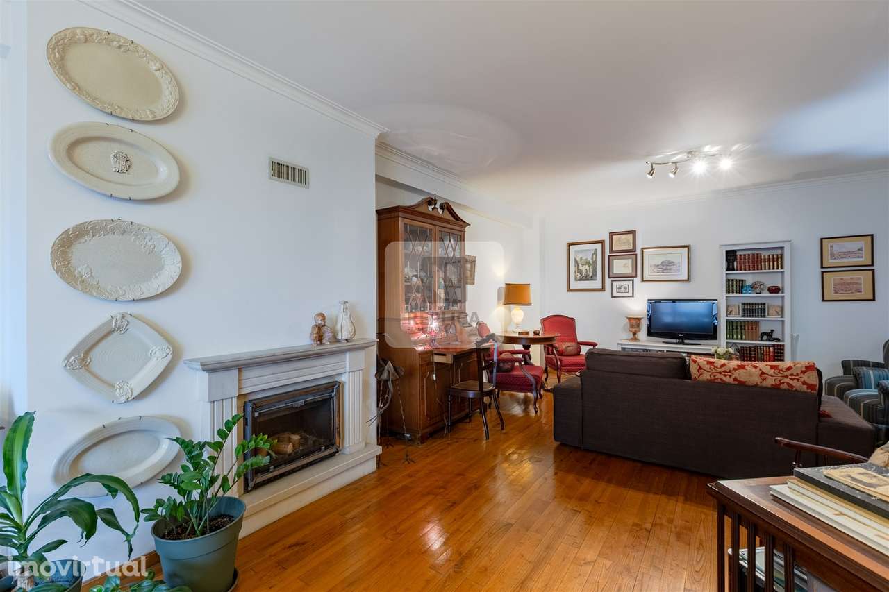 Apartamento T4 Com áreas generosas em Vilar do Paraíso - Grande imagem: 2/30