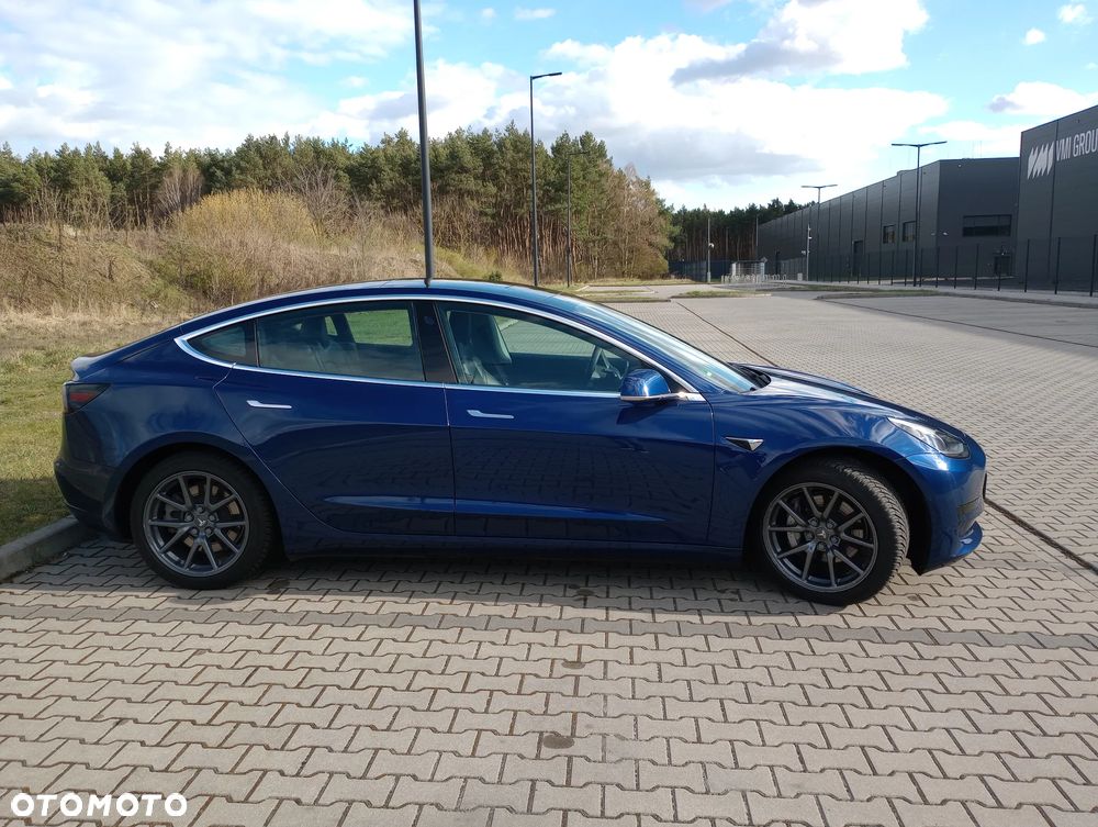 Tesla Model 3 - 3