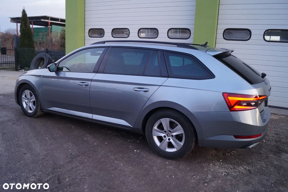 Skoda Superb 2.0 TDI DSG Sportline - 19
