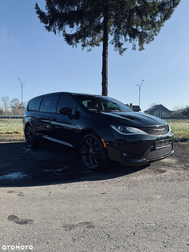 Chrysler Pacifica - 12
