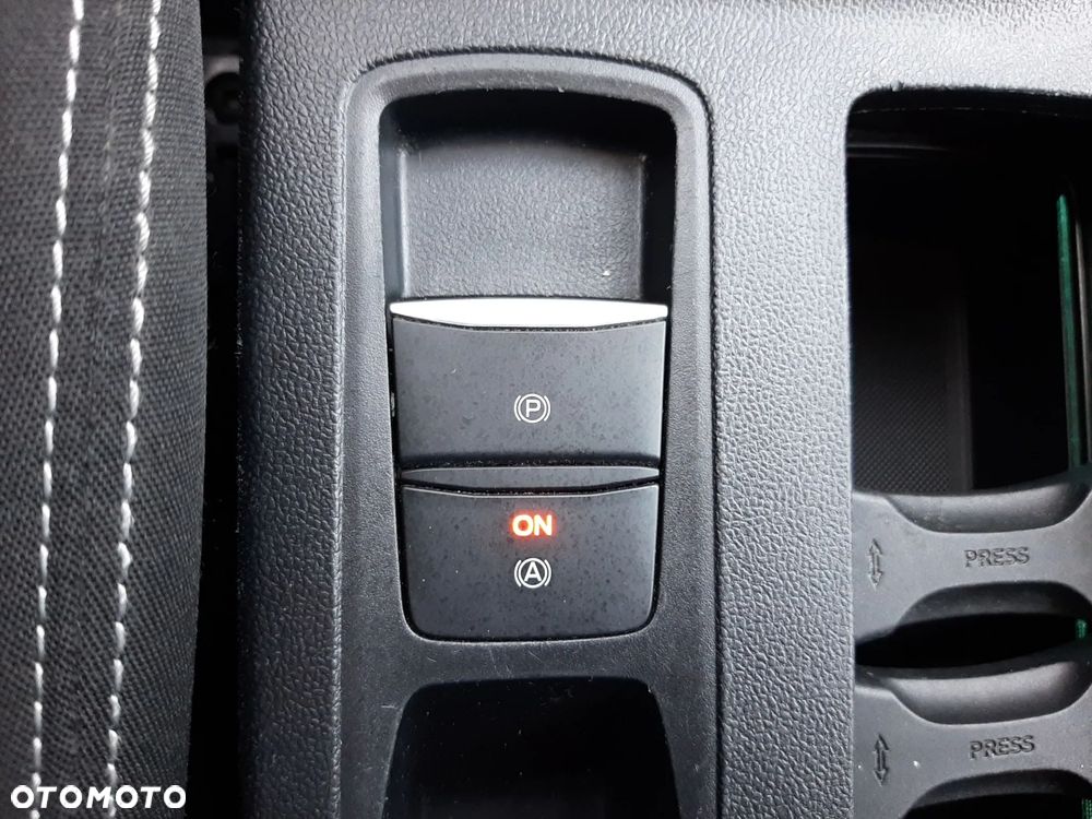 Ford Focus 1.0 EcoBoost Titanium Style - 26