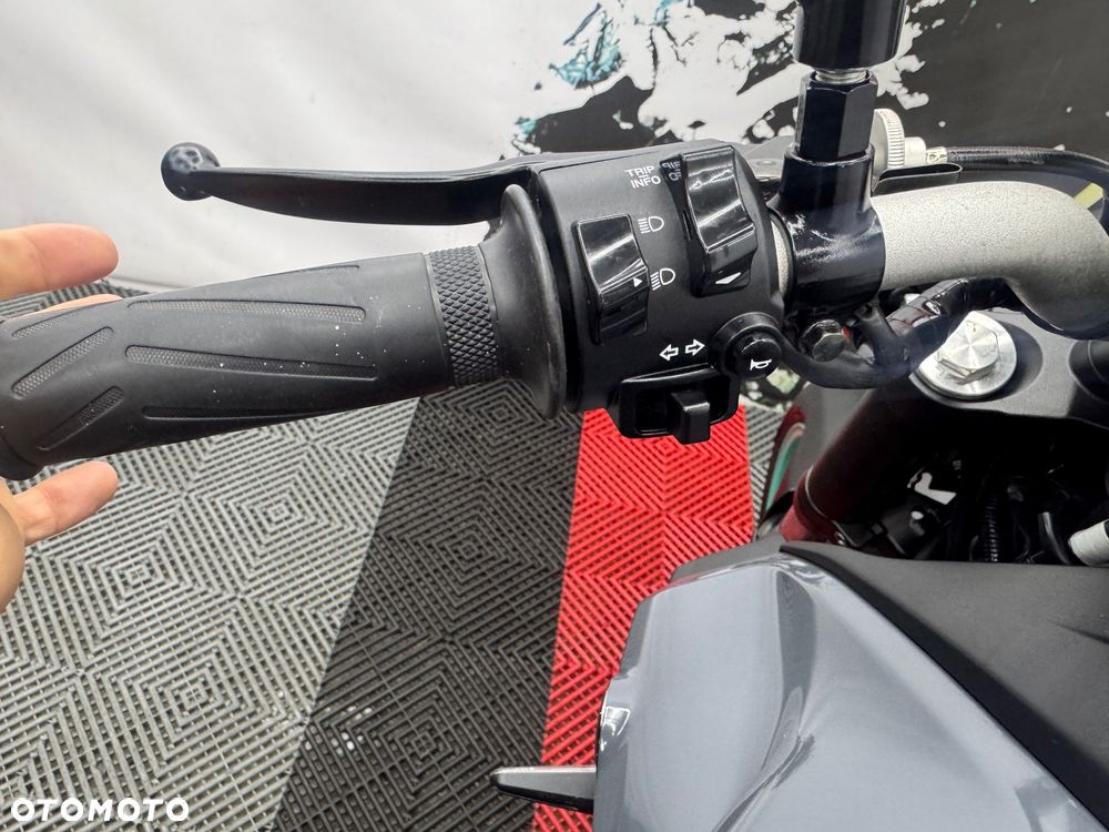 Yamaha MT - 22