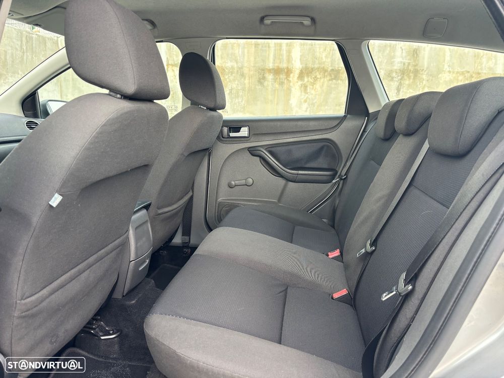 Ford Focus SW 1.6 TDCi Titanium - 32