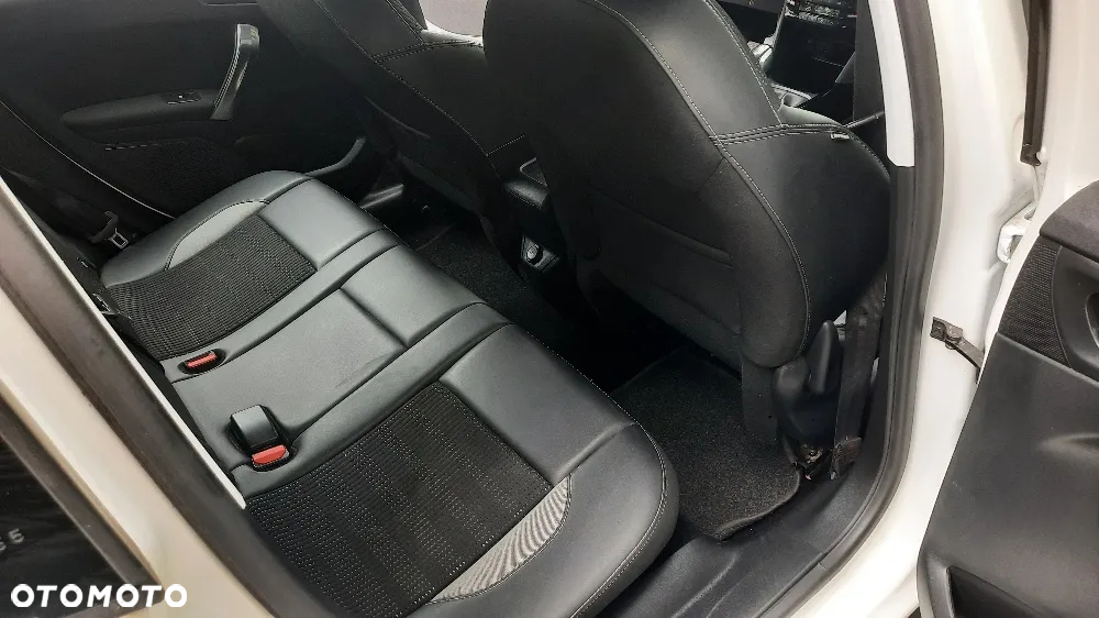 Peugeot 2008 1.2 Pure Tech Allure S&S - 15