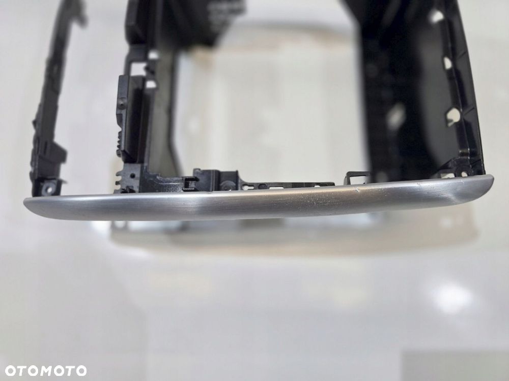 RAMKA RADIA KONSOLI ŚRODKOWEJ MERCEDES W245 07r - 4