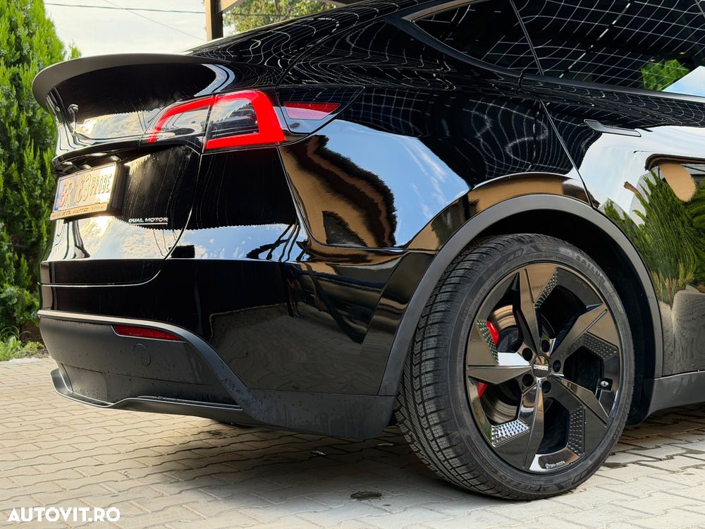 Tesla Model Y - 13