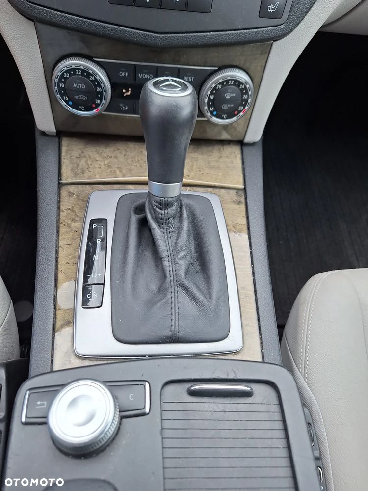 Mercedes-Benz Klasa C 250 CGI BlueEff Elegance - 12
