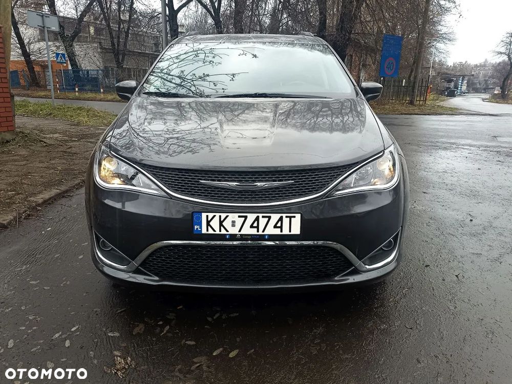 Chrysler Pacifica - 2