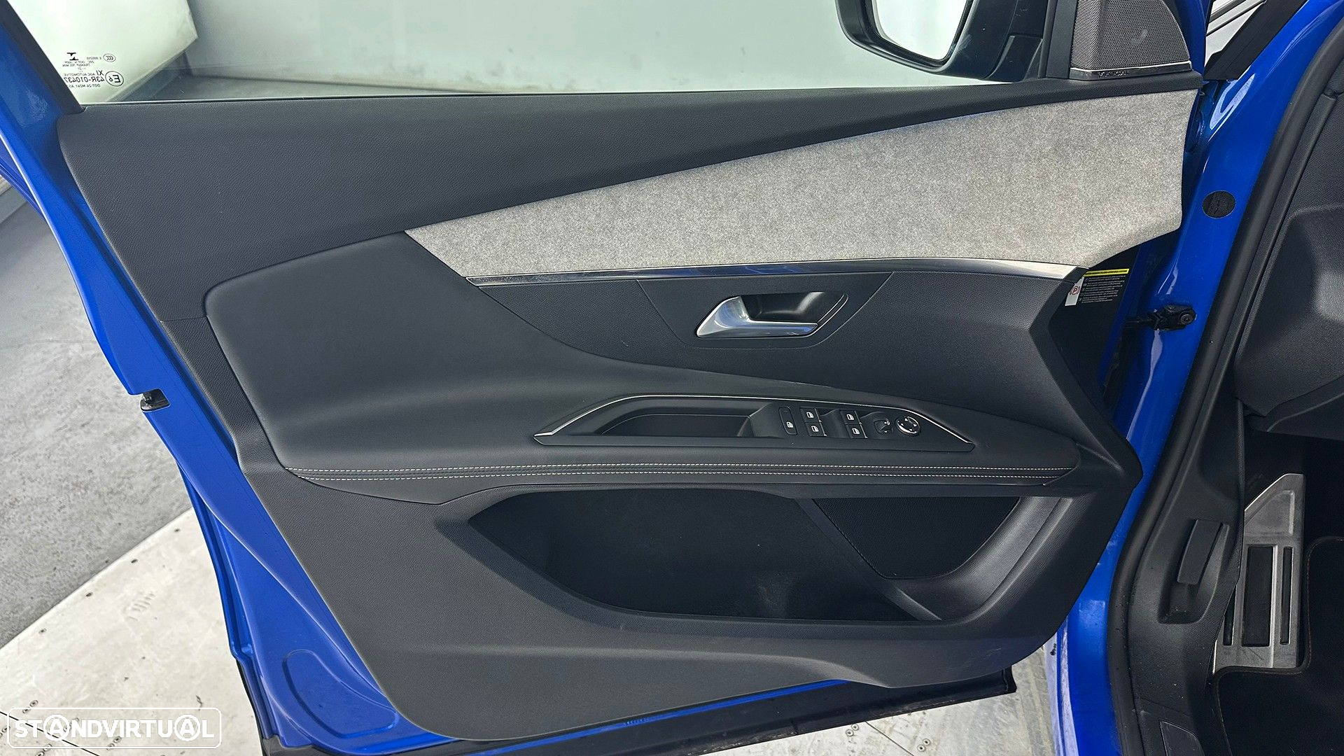 Peugeot 3008 1.6 Hybrid GT Pack e-EAT8 - 27