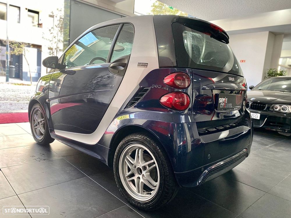 Smart ForTwo Coupé cdi softouch black&white limited dpf - 11