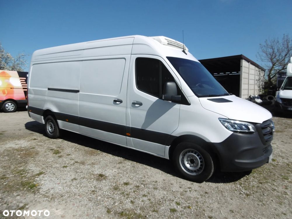 Mercedes-Benz Sprinter - 2